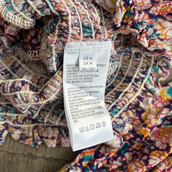 Urban Outfitters | Colourful floral smocked long sleeve crop top Size Medium - Picture 9 of 13